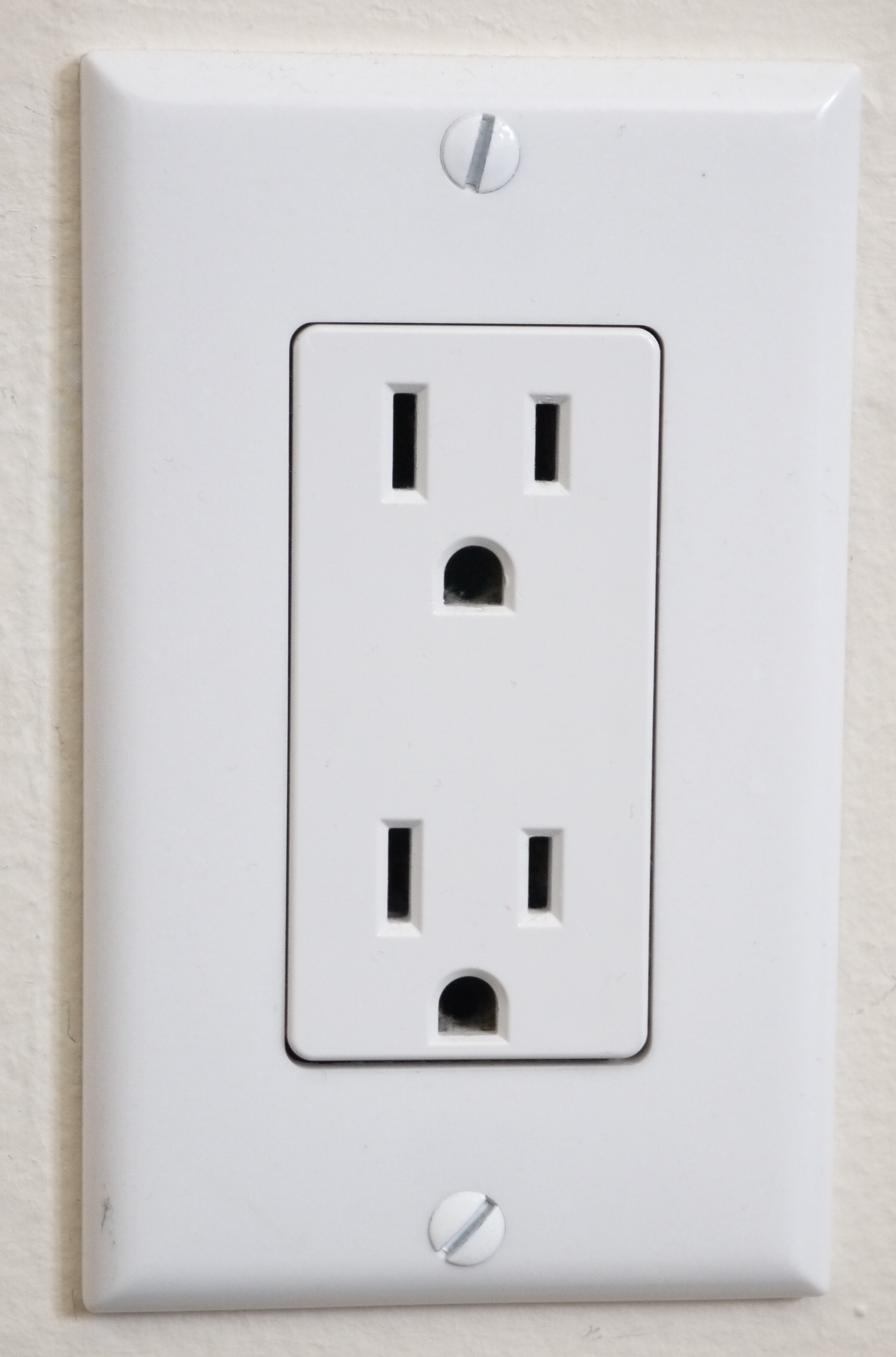 Standard Electrical Outlet Voltage Usa